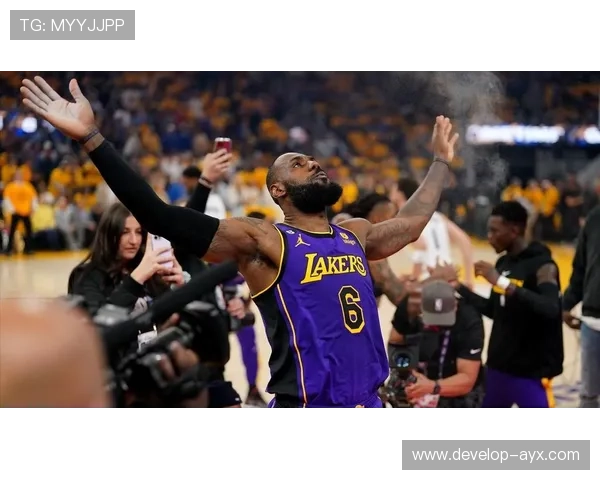 詹姆斯再度领衔湖人强势出击 目标锁定季后赛席位挑战强敌