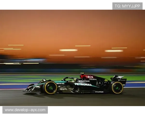 F1赛场风云再起车队角力升级新赛季冠军悬念持续升温车手表现引发热议